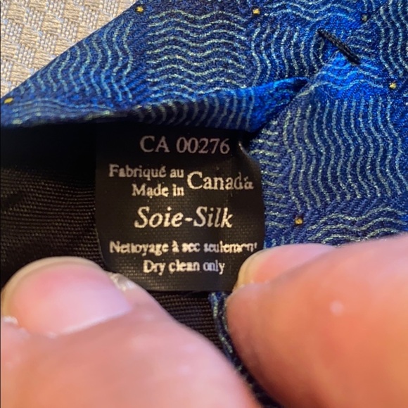 Bacardi Limón Blue Silk Mens Tie With Wavy Pattern & Subtle Dots - Picture 6 of 6